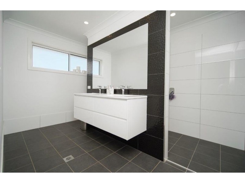 11 Chang Avenue, Lloyd NSW 2650