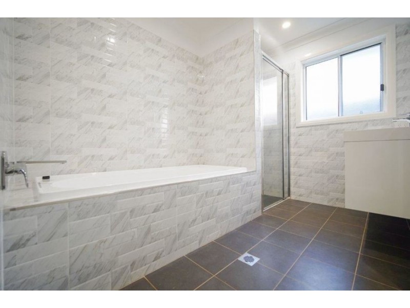 11 Chang Avenue, Lloyd NSW 2650