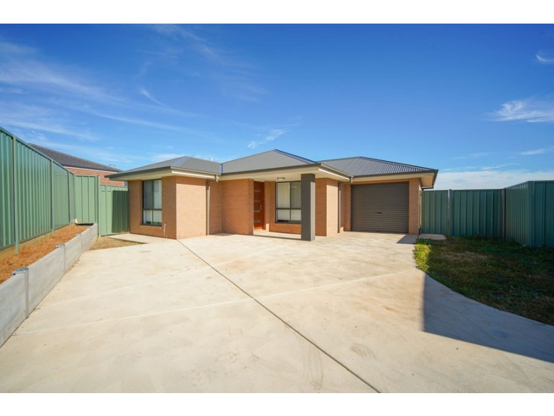 2/11 Gimlet Place, Forest Hill NSW 2651