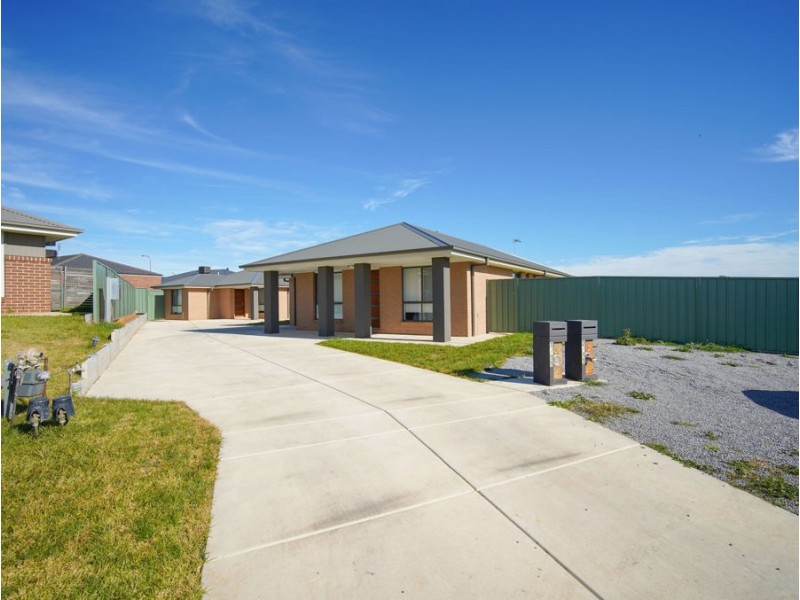 2/11 Gimlet Place, Forest Hill NSW 2651