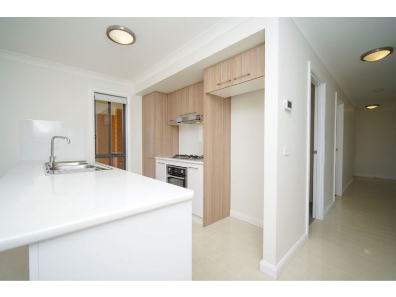 2/11 Gimlet Place, Forest Hill NSW 2651