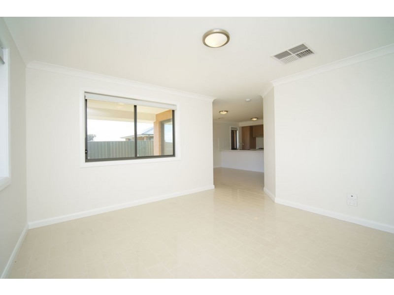 2/11 Gimlet Place, Forest Hill NSW 2651