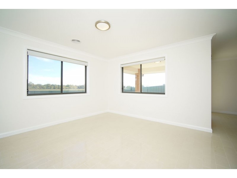 2/11 Gimlet Place, Forest Hill NSW 2651