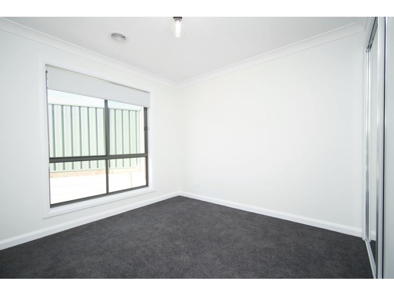2/11 Gimlet Place, Forest Hill NSW 2651