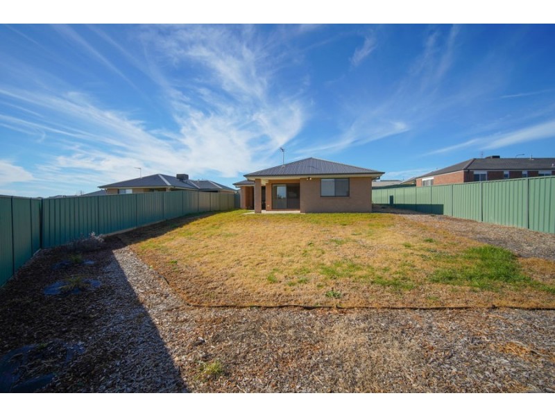 2/11 Gimlet Place, Forest Hill NSW 2651