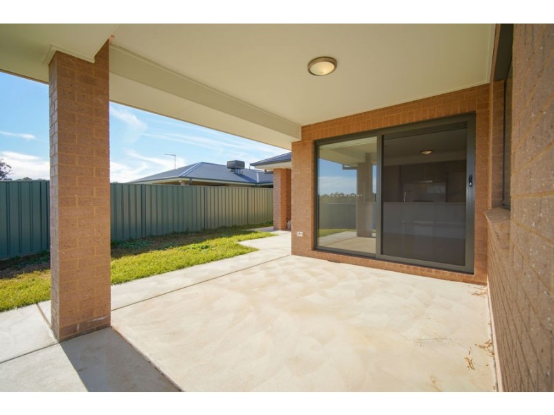 2/11 Gimlet Place, Forest Hill NSW 2651