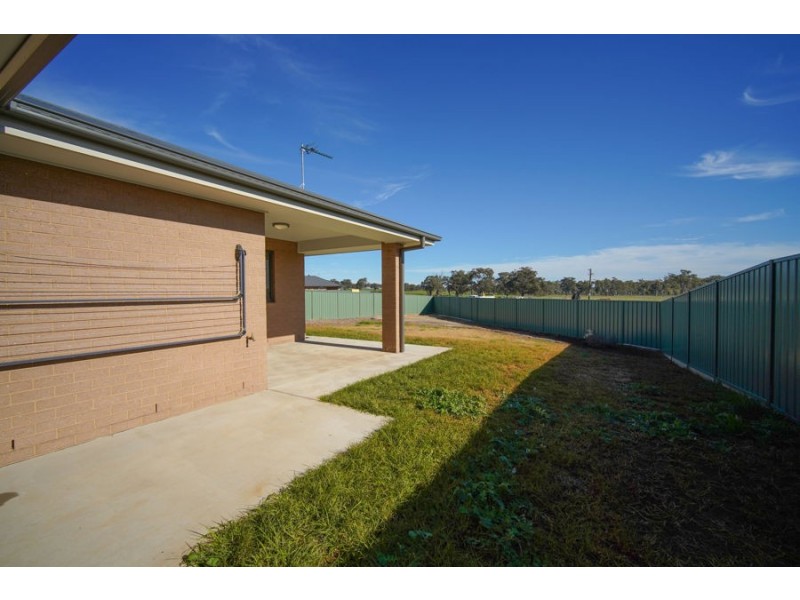 2/11 Gimlet Place, Forest Hill NSW 2651