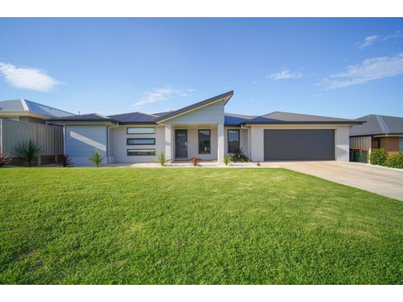 10 Mugga Street, Gobbagombalin NSW 2650