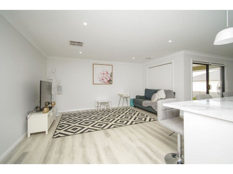 10 Mugga Street, Gobbagombalin NSW 2650