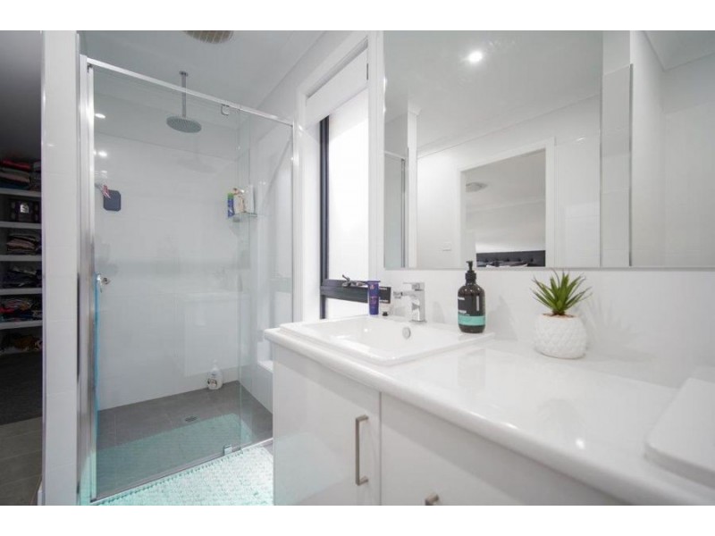 10 Mugga Street, Gobbagombalin NSW 2650