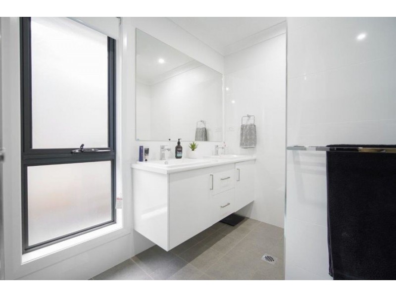 10 Mugga Street, Gobbagombalin NSW 2650