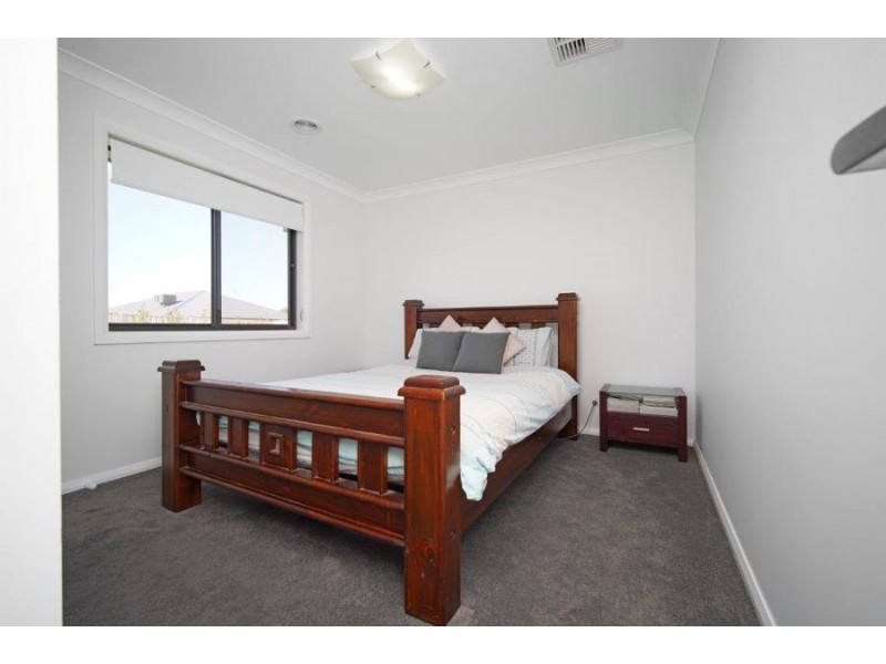 10 Mugga Street, Gobbagombalin NSW 2650