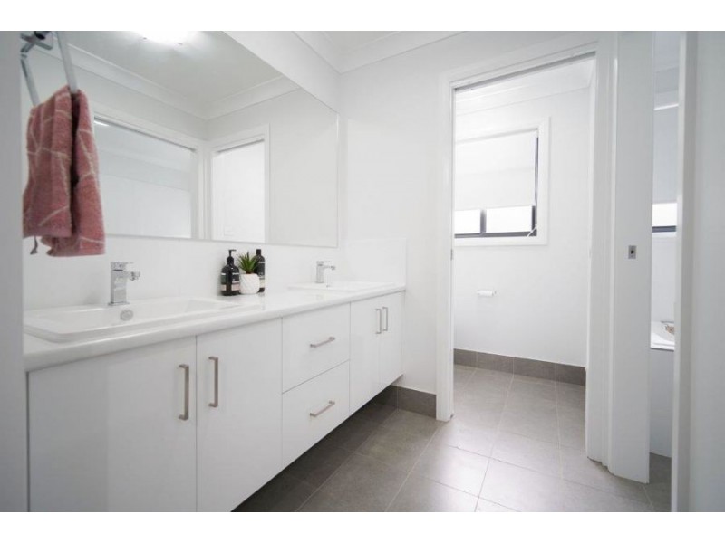 10 Mugga Street, Gobbagombalin NSW 2650