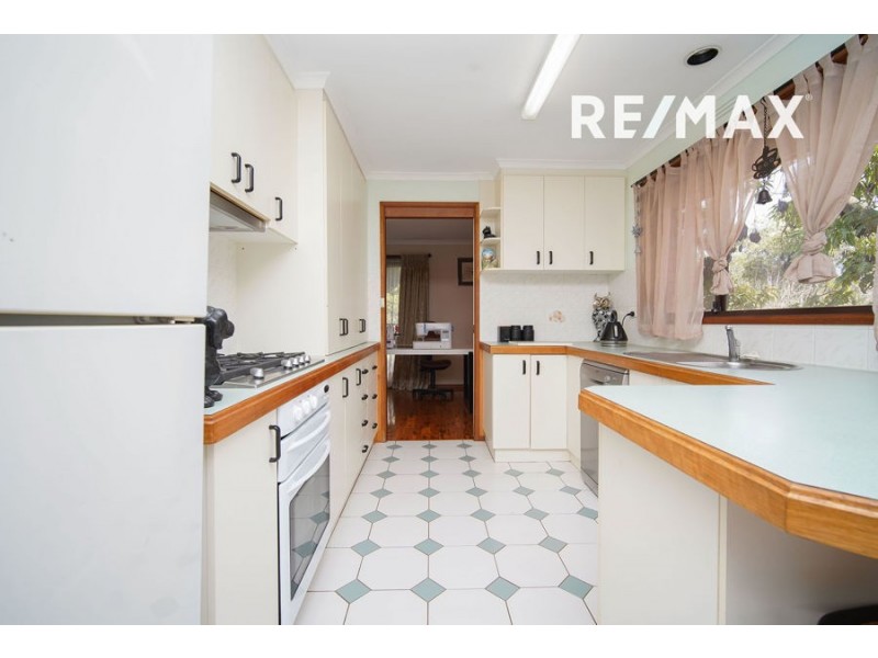 39 Waranga Avenue, Mount Austin NSW 2650