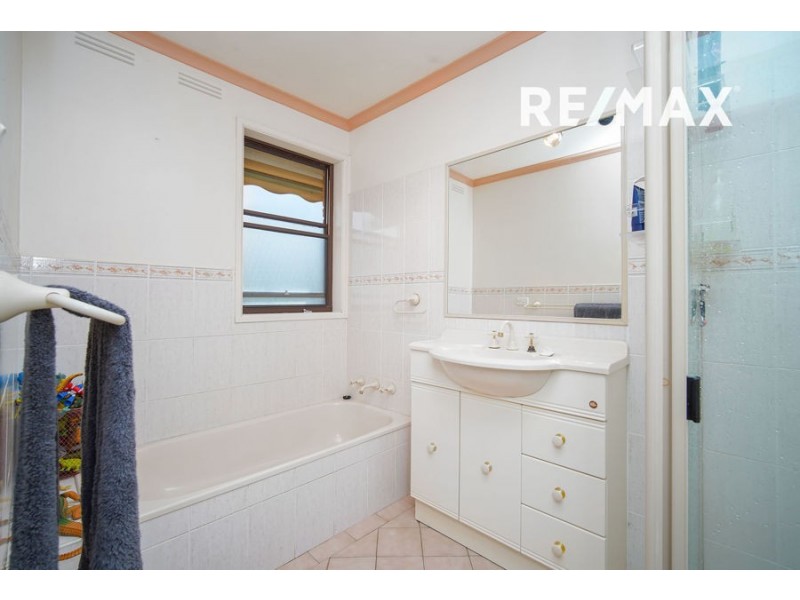 39 Waranga Avenue, Mount Austin NSW 2650