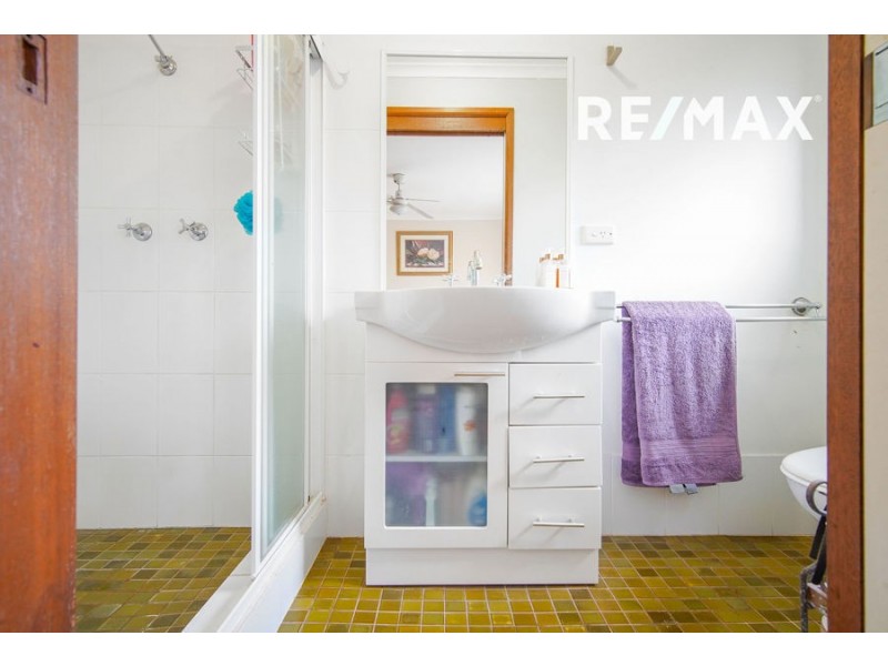 39 Waranga Avenue, Mount Austin NSW 2650