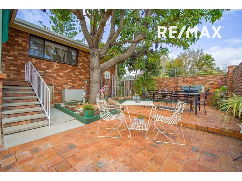 39 Waranga Avenue, Mount Austin NSW 2650