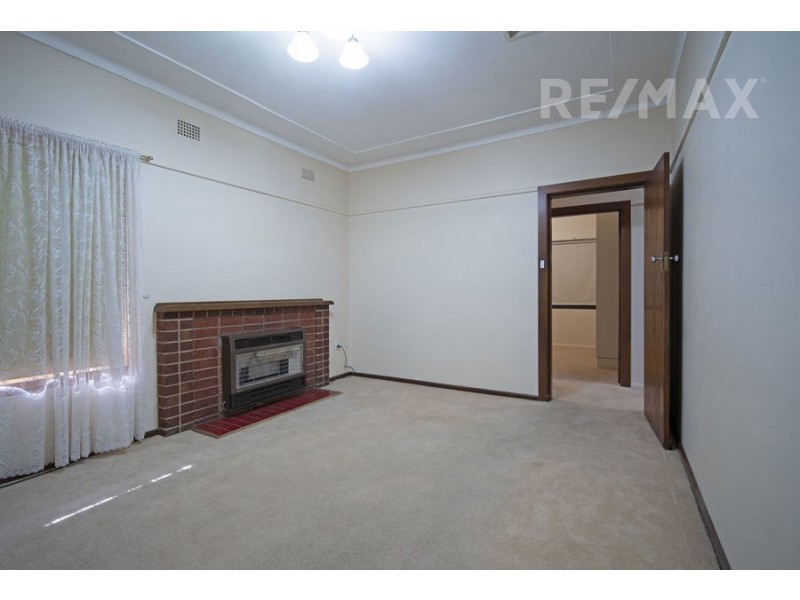 90 Fernleigh Road, Mount Austin NSW 2650