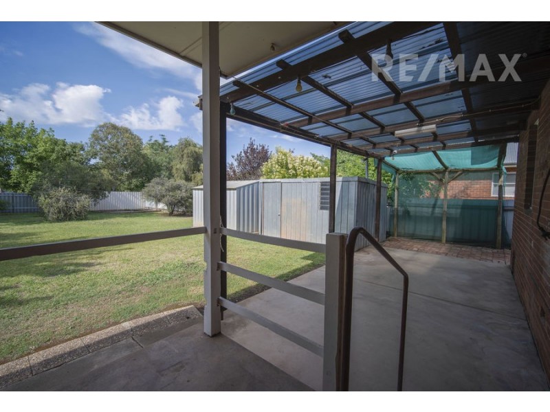 90 Fernleigh Road, Mount Austin NSW 2650