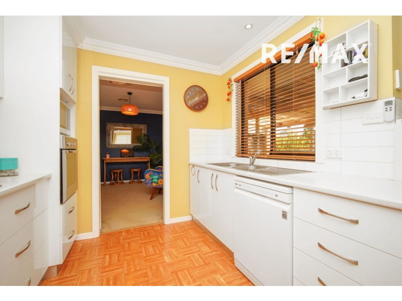 4 Lincoln Avenue, Tolland NSW 2650