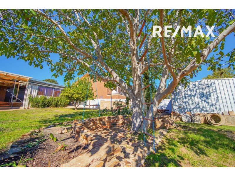 4 Lincoln Avenue, Tolland NSW 2650