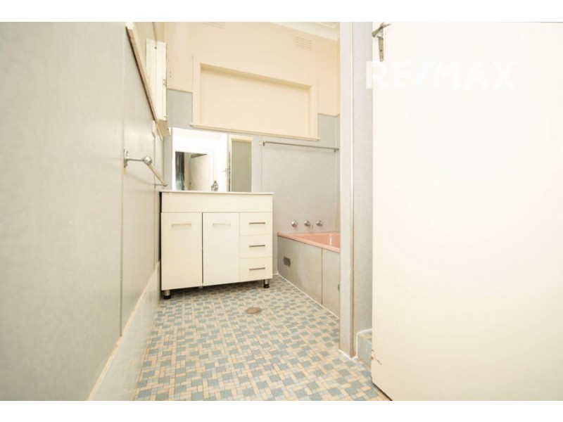 26 Warrawong Street, Kooringal NSW 2650