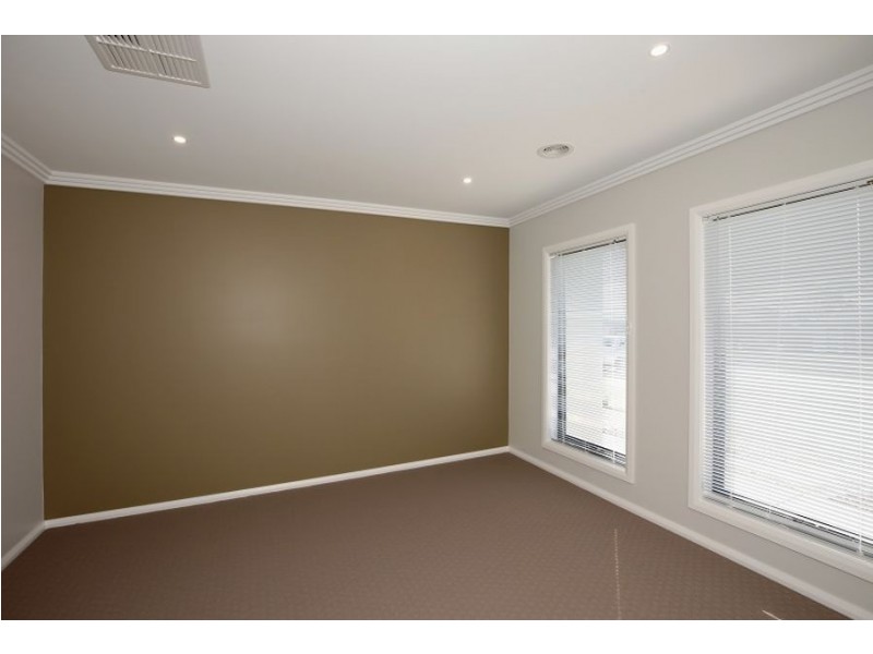 3 Hollows Crescent, Lloyd NSW 2650