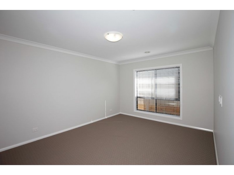 3 Hollows Crescent, Lloyd NSW 2650