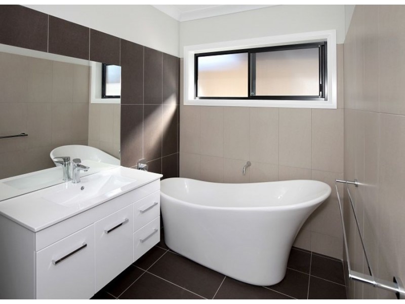 3 Hollows Crescent, Lloyd NSW 2650