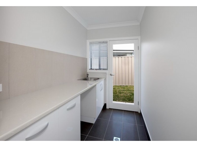 3 Hollows Crescent, Lloyd NSW 2650