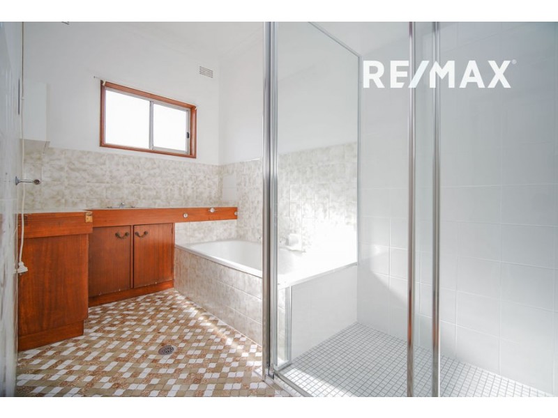 15 Banks Avenue, Kooringal NSW 2650