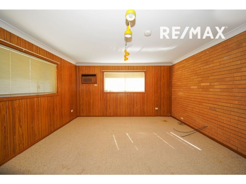 15 Banks Avenue, Kooringal NSW 2650