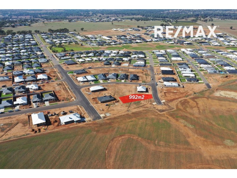 26 Morris Crescent, Gobbagombalin NSW 2650