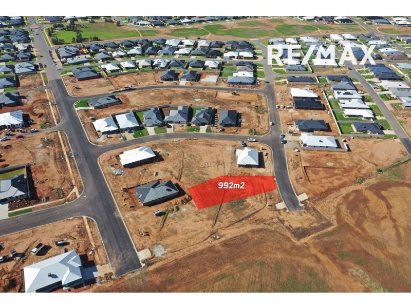 26 Morris Crescent, Gobbagombalin NSW 2650