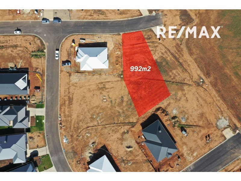 26 Morris Crescent, Gobbagombalin NSW 2650