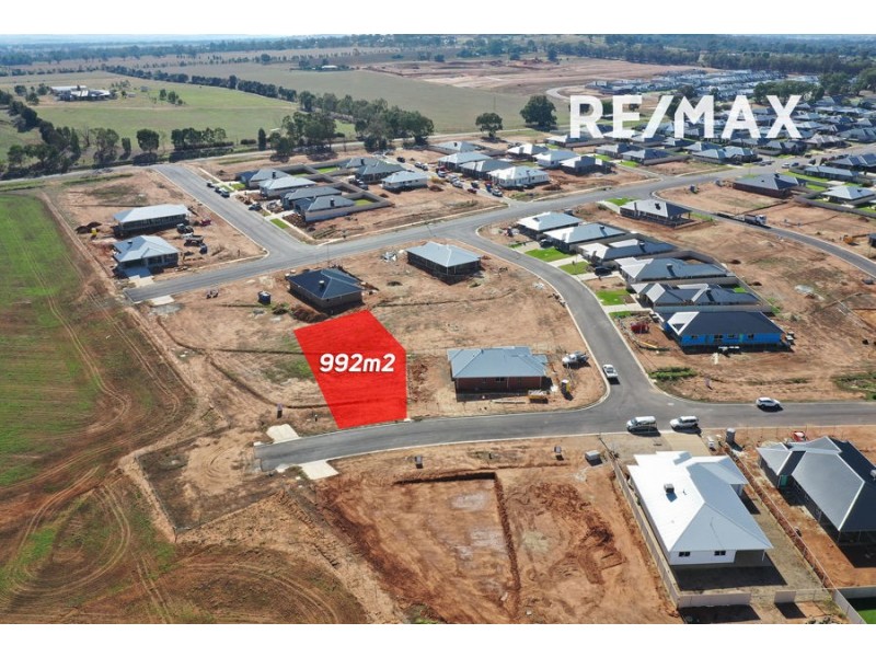 26 Morris Crescent, Gobbagombalin NSW 2650