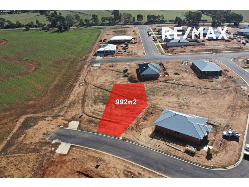 26 Morris Crescent, Gobbagombalin NSW 2650