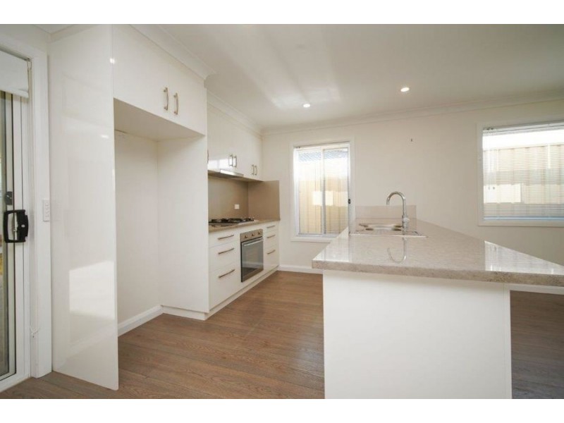 22 Ross Parkway, Gobbagombalin NSW 2650