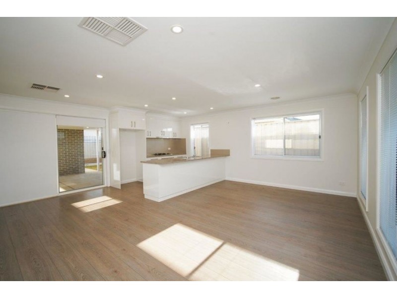 22 Ross Parkway, Gobbagombalin NSW 2650