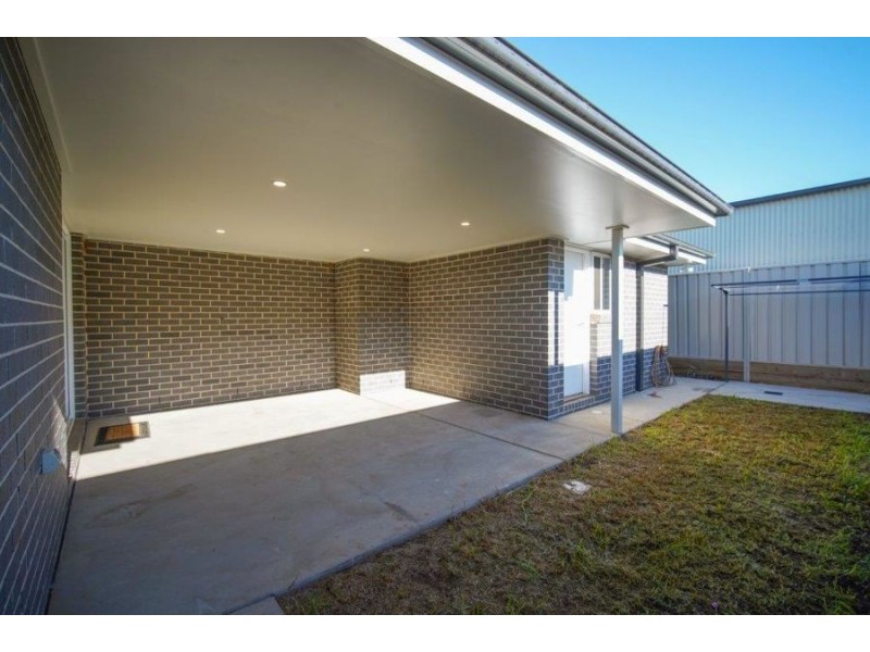 22 Ross Parkway, Gobbagombalin NSW 2650