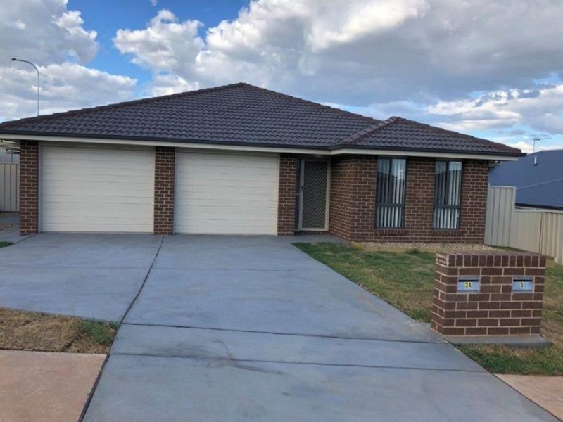 3a Batlow Way, Gobbagombalin NSW 2650