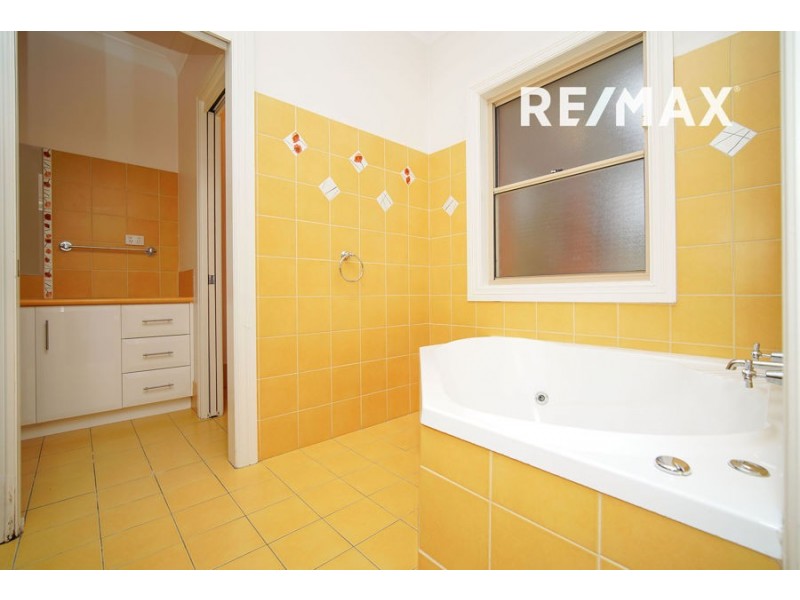 63 Brooklyn Drive, Bourkelands NSW 2650