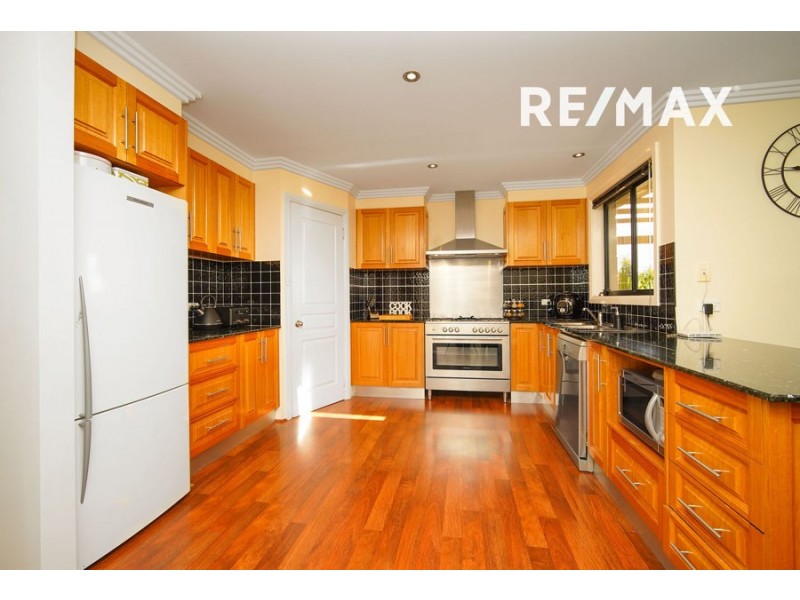 6 Yanko Crescent, Bourkelands NSW 2650