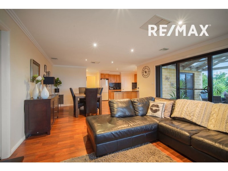 6 Yanko Crescent, Bourkelands NSW 2650