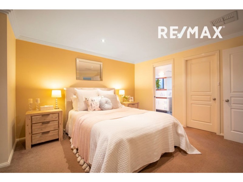 6 Yanko Crescent, Bourkelands NSW 2650