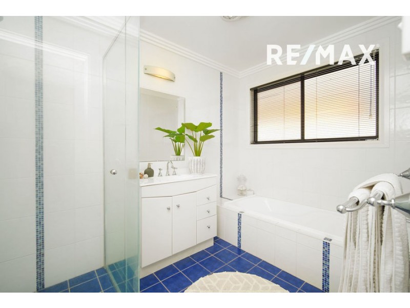 6 Yanko Crescent, Bourkelands NSW 2650