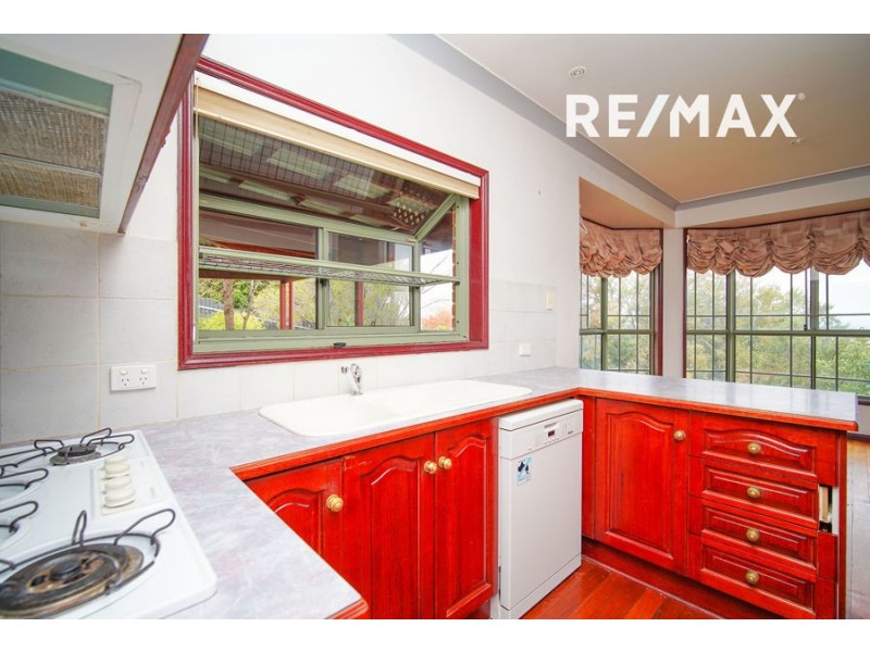 4 Loru Close, Kooringal NSW 2650