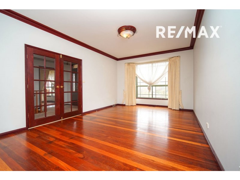 4 Loru Close, Kooringal NSW 2650