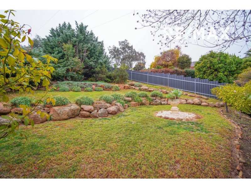 4 Loru Close, Kooringal NSW 2650