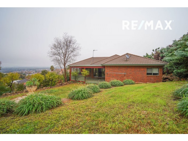 4 Loru Close, Kooringal NSW 2650